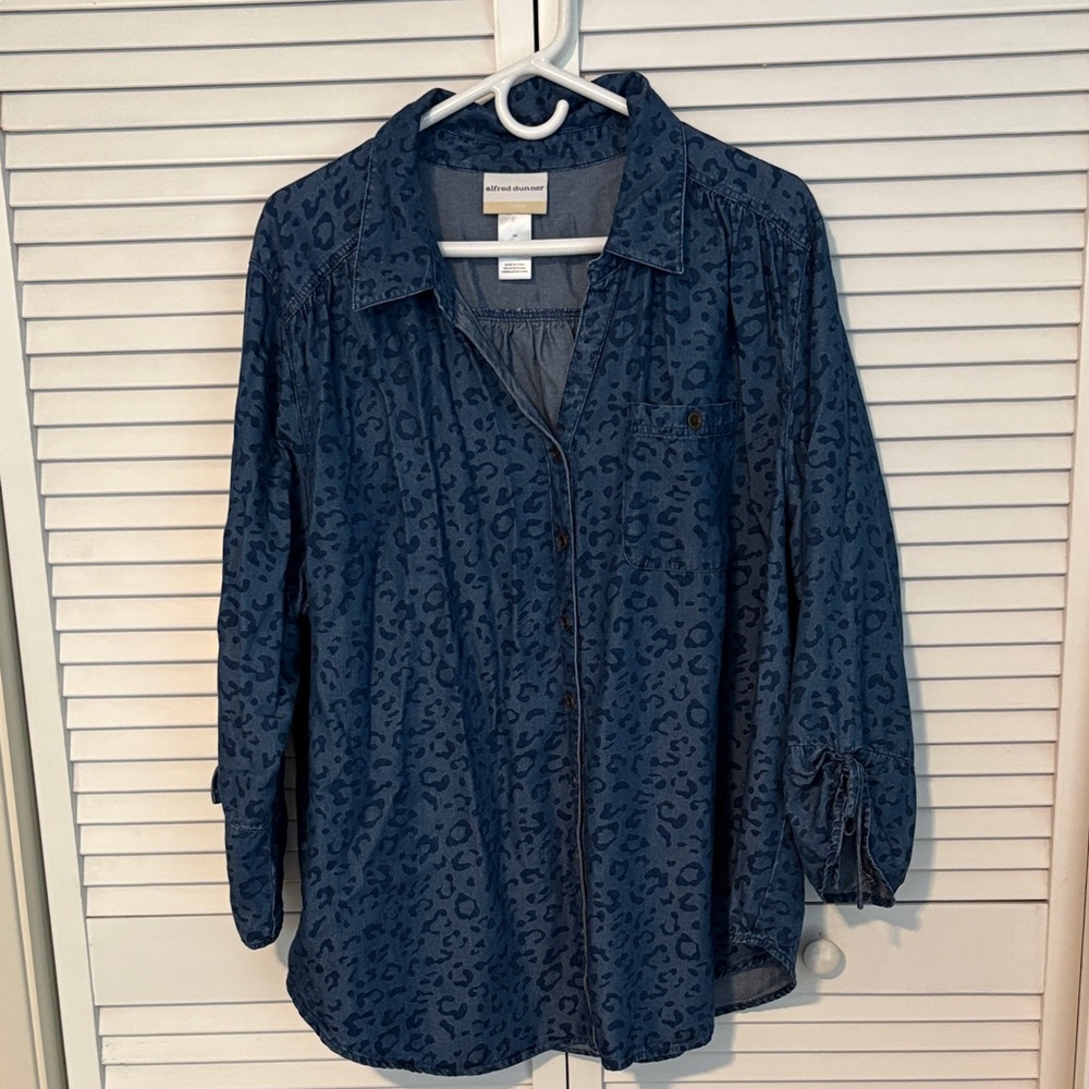 Women’s Alfred Dunner Blue Animal Print Tencel Lyocell Button Front Top 2X